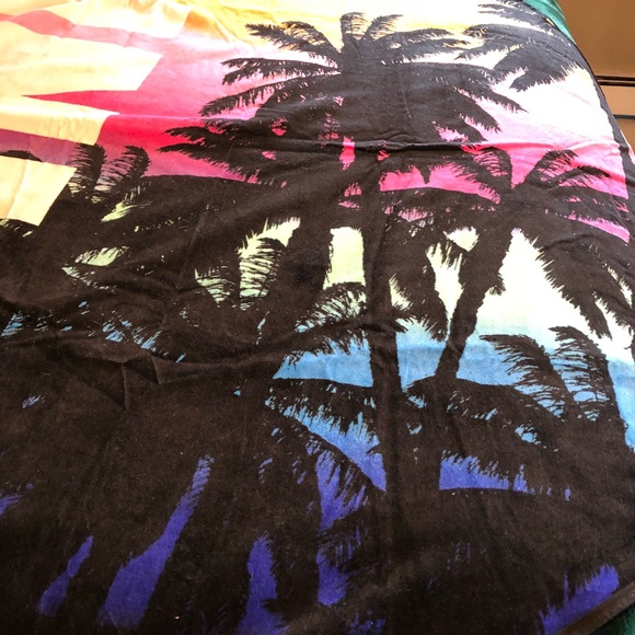 BNIP Pink VS Round Beach Towel/ Wrap - Picture 4 of 7